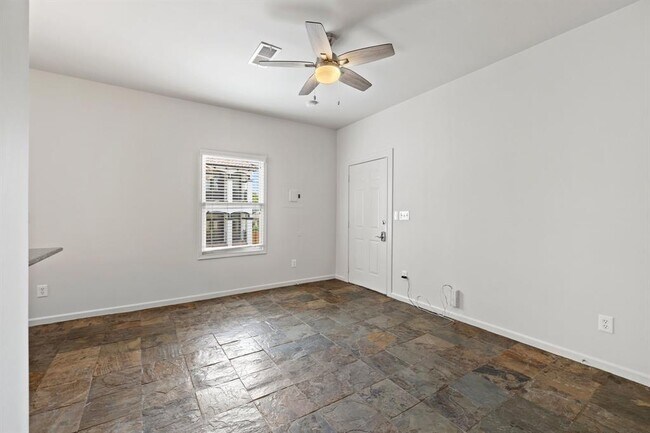 Building Photo - 631 Cortlandt St