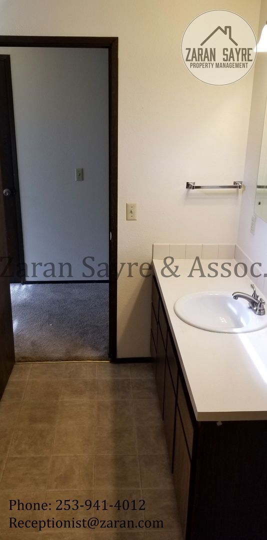 Building Photo - 757