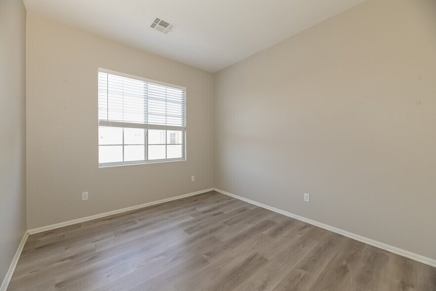 Building Photo - 671 Baffin Island Rd