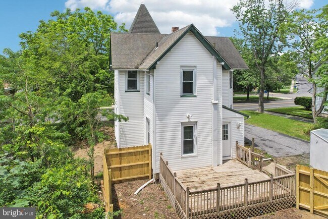 Building Photo - 134 S Main St