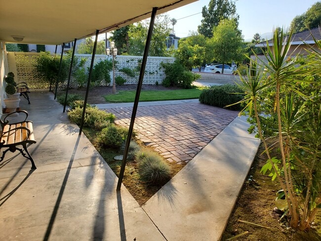 Building Photo - 224 Santa Rosa Rd