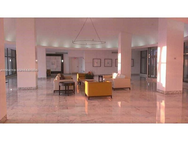 Building Photo - 1000 West Ave