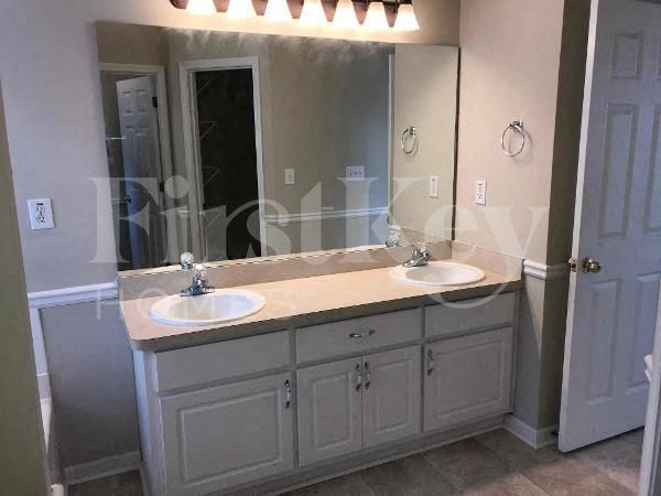 Building Photo - 20 Stephens Way