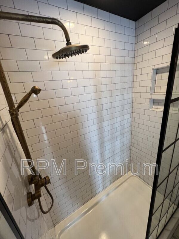 Building Photo - 10494 Wade Dr