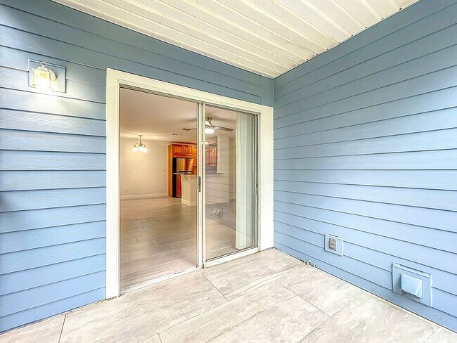 Building Photo - 2580 Grassy Point Dr