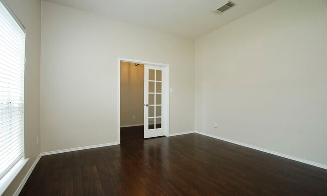 Building Photo - 8730 Cedar Walk Dr
