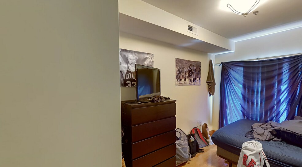 Building Photo - 112 Allston St