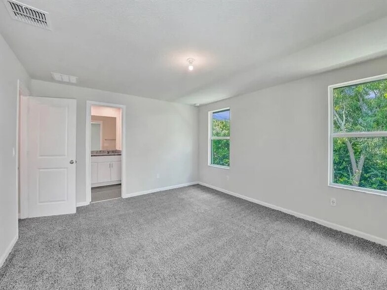 Building Photo - 5671 Enclave Dr