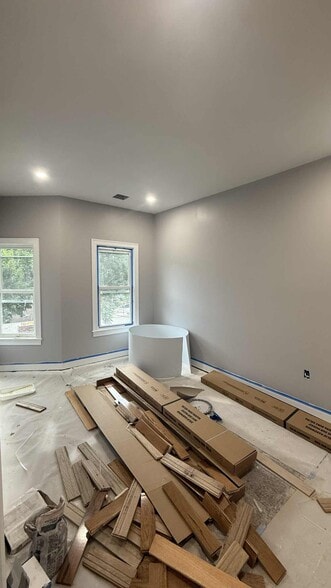 Building Photo - 5 Woodale Ave