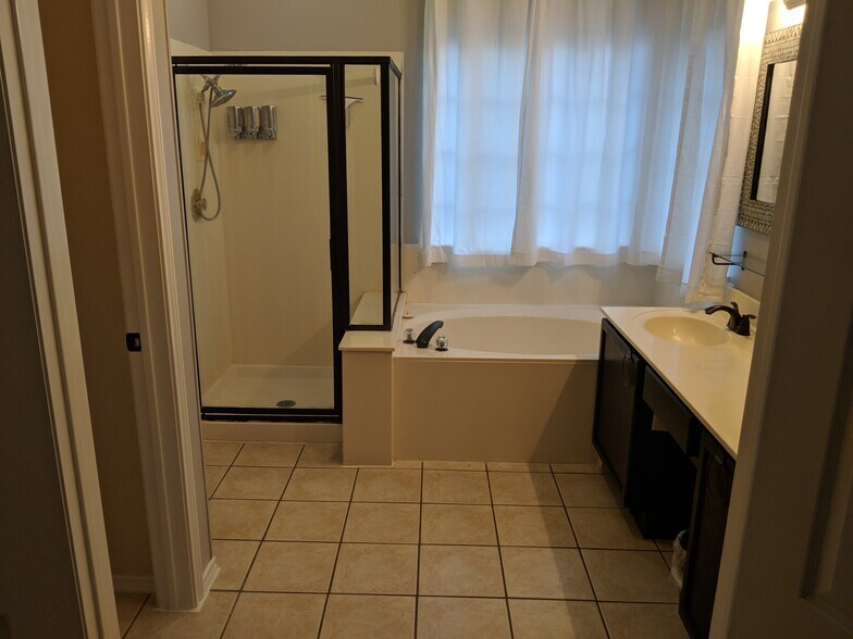 Building Photo - 1308 Meadow Lark Dr