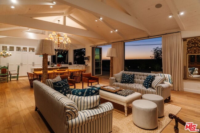 Building Photo - 5770 Busch Dr