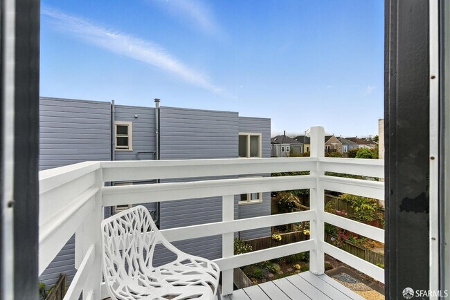 Building Photo - 1206 Funston Ave