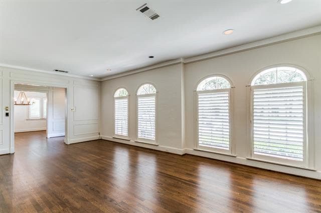 Building Photo - 4541 N Versailles Ave