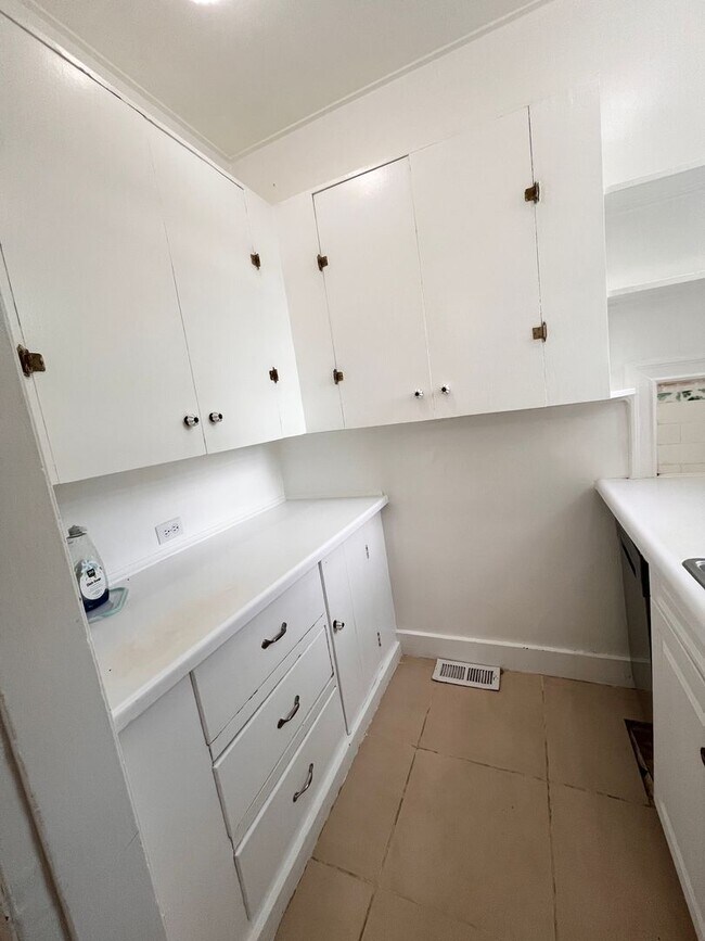 Building Photo - Large, Beautiful Home near Dolores Park!