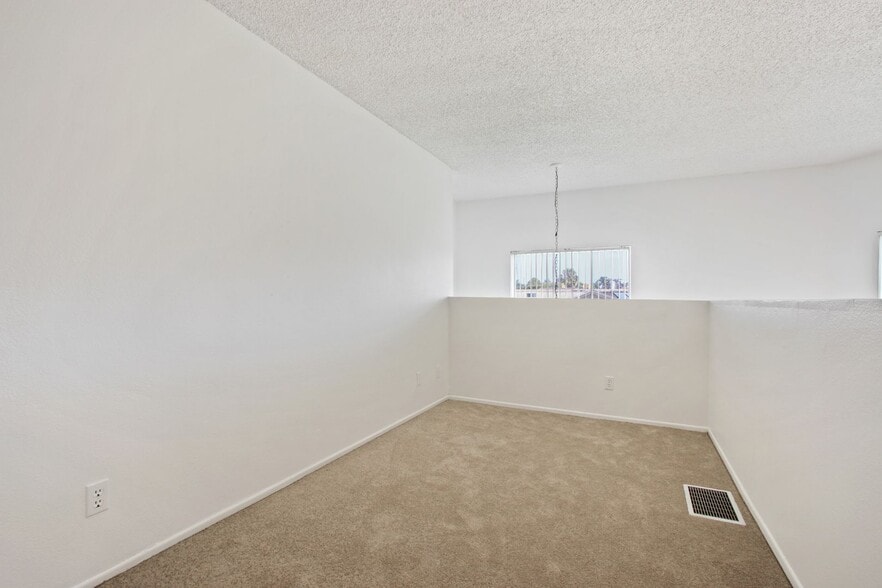 Building Photo - 3685 Watseka Ave
