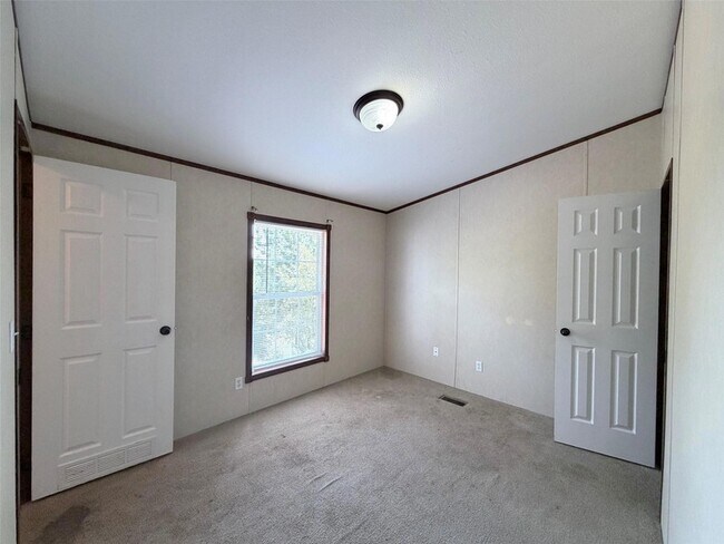 Building Photo - 157 Lakeside Dr