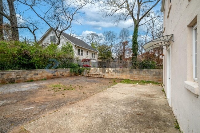 Building Photo - Unit 1
