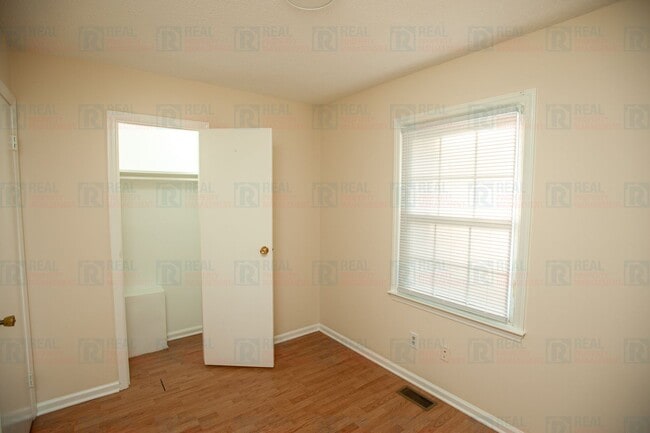 Building Photo - 8722 Rollingwood Rd