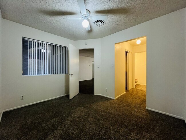 Building Photo - Charming 2-Bedroom, 2-Bathroom Condo for Rent in Maryvale!