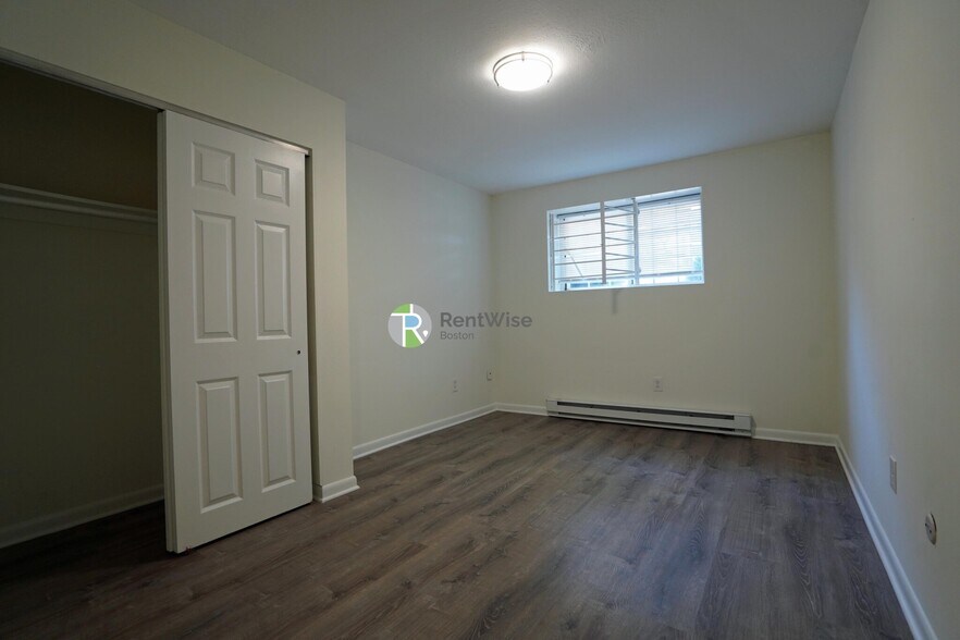 Building Photo - 11 Embassy Rd