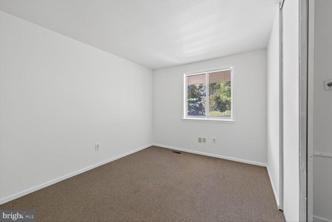 Building Photo - 7827 Archbold Terrace