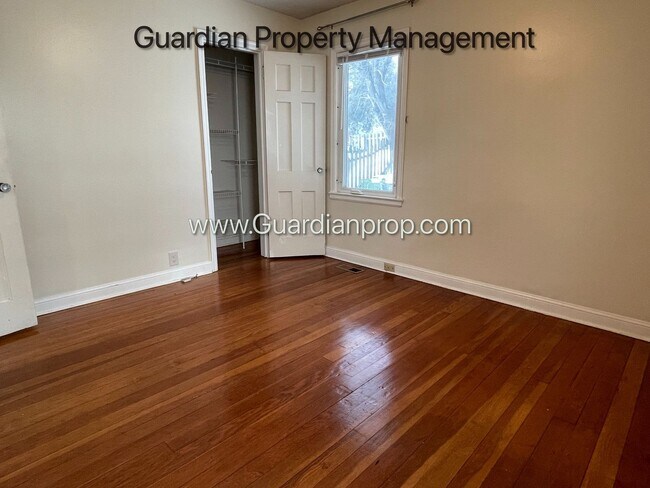 Building Photo - 4618-4620 Cedar Ave S