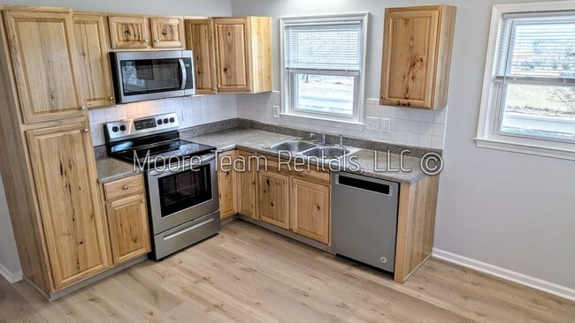 Building Photo - Spacious Updated Home on 1.6 Acres – Prime Location Near Arden, Fletcher & Mills River