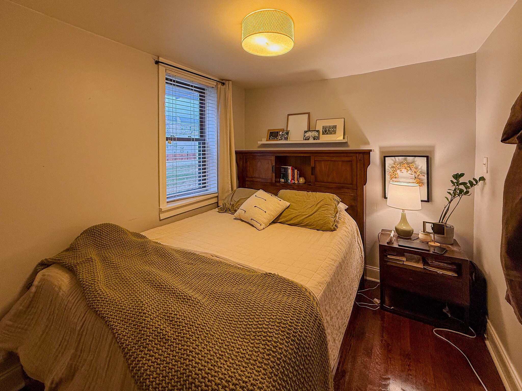 Room 2 - 1708 W Cullerton St