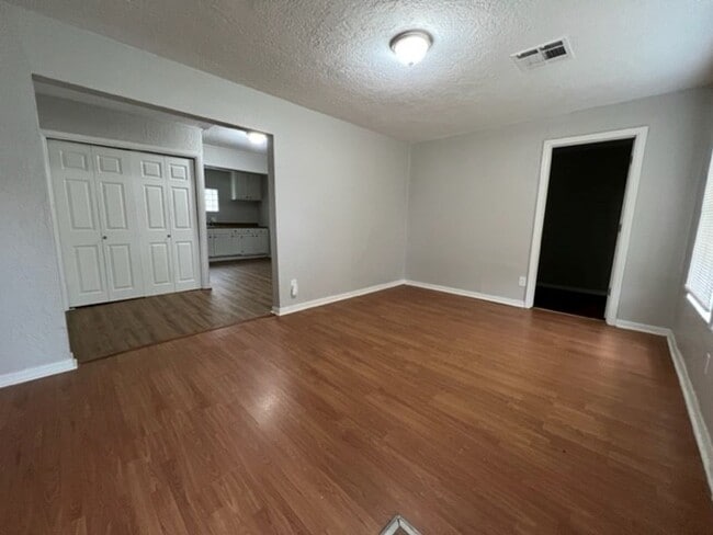 Building Photo - 1210 NW Baldwin- AVAILABLE NOW!