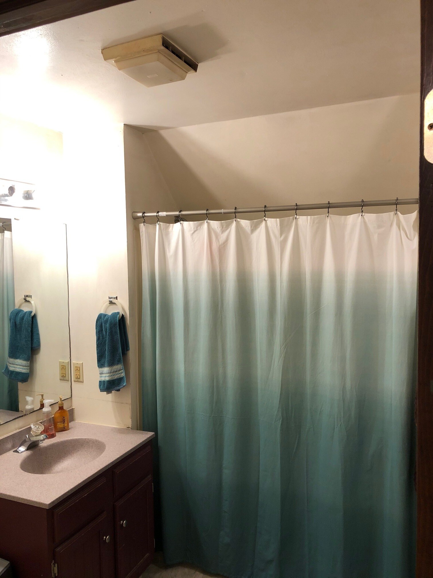 Bathroom - 112 S Bassett St