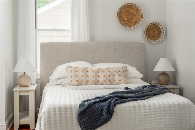 Building Photo - 200 Lowry St NE