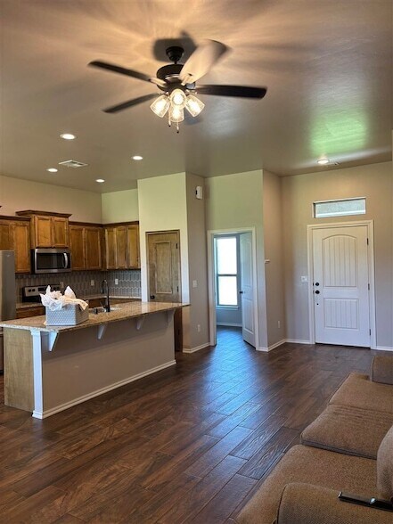 Building Photo - 2209 E Grassland Ln