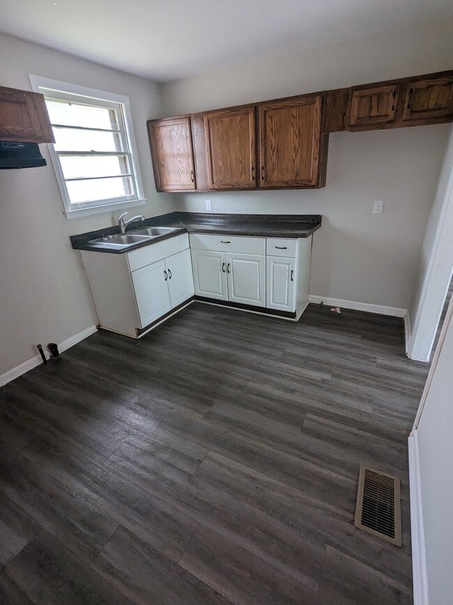 Building Photo - 1709 D Ville Dr