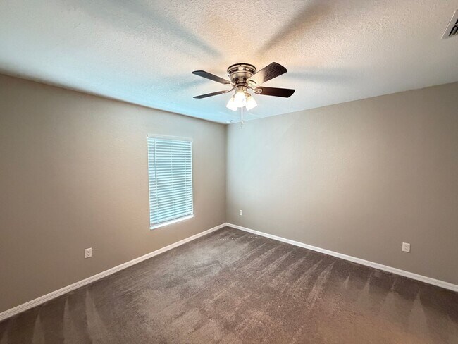 Building Photo - AWESOME 3 BD/2BA Home in Beautiful Ocala!!!