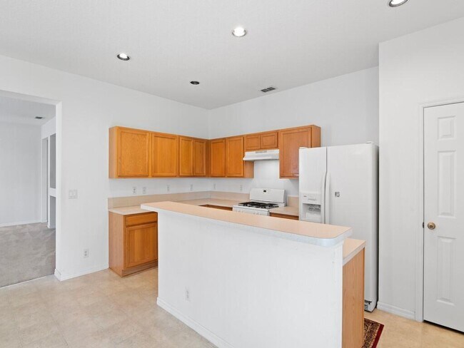 Building Photo - 1598 78th Ave