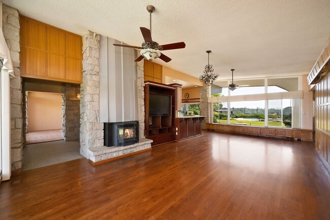 Building Photo - Luxury Living with Stunning 360-Degree Vie...