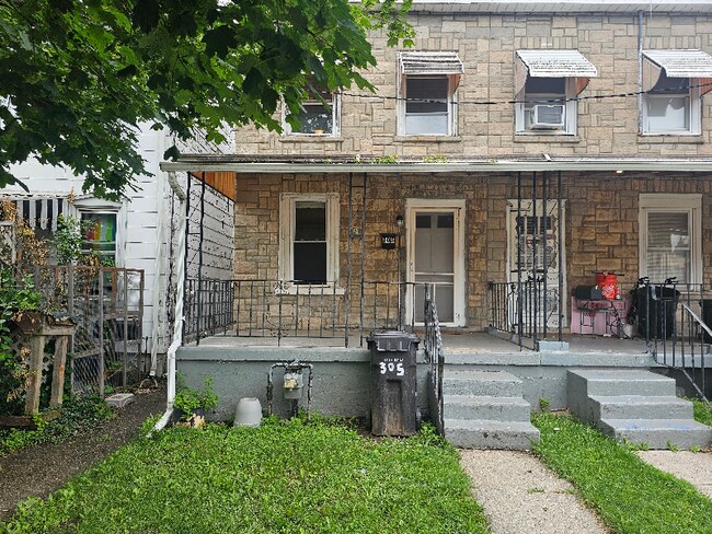 Building Photo - 305 Buttonwood St