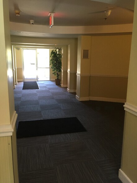 Building Photo - 3255 KIRCHOFF Rd