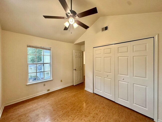 Building Photo - Spacious 3-Bedroom Townhome in Highly Soug...