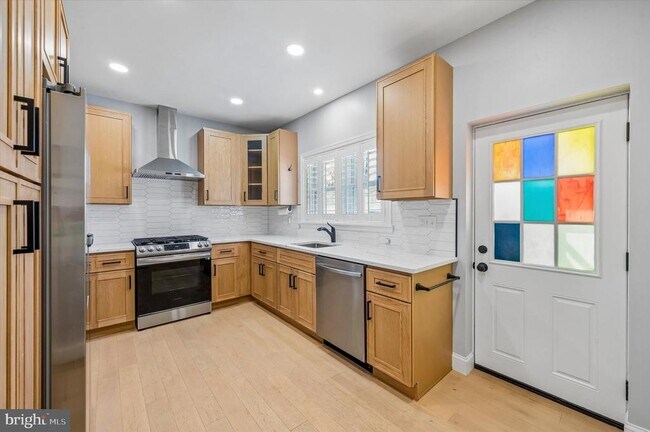 Building Photo - 4822 Ogle St