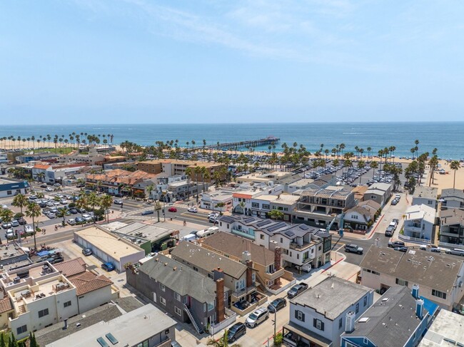 Building Photo - Fully furnished unit at the beach - Newport Beach Balboa Peninsula