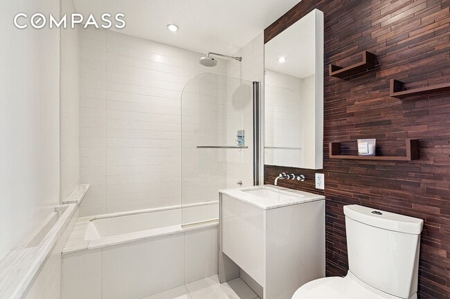 Building Photo - 2 N 5th St