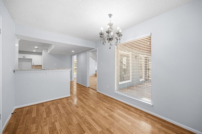 Building Photo - 2926 Meadowcreek Dr