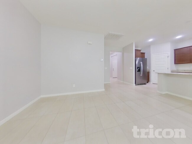 Building Photo - 605 W Cholena Trail