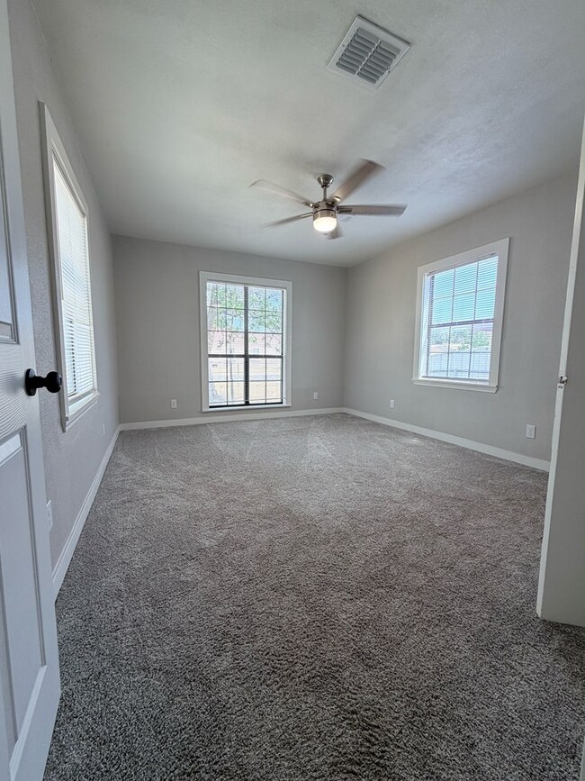 Building Photo - 1421 Lauderdale Ave