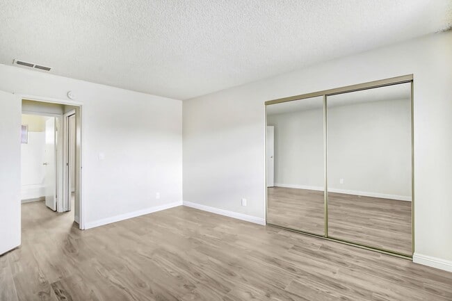 Building Photo - Beautiful 1 bedroom 1 Bath Unit