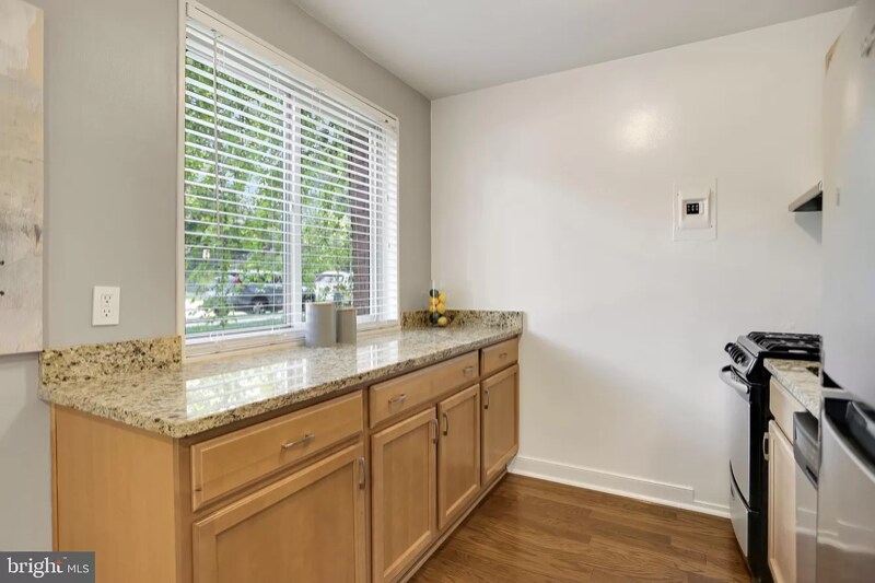 Building Photo - 2710 Macomb St NW