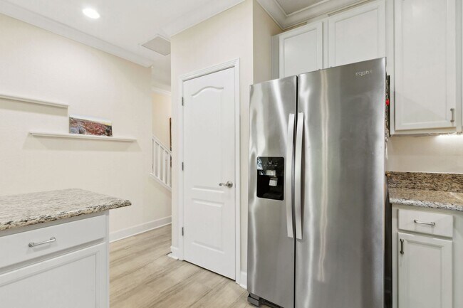 Building Photo - Fully Renovated 3BR/2.5BA Condo with Garag...