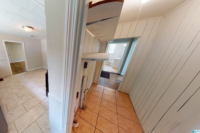 Building Photo - 628 Sharon Blvd