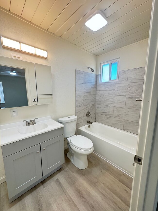 Building Photo - 4 bed / 2 ba home - N Yuba City